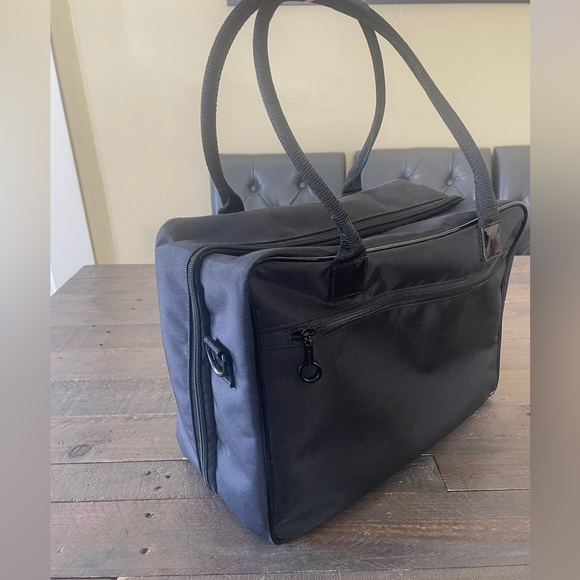 MAC Travel Bag 💕(pre loved) - Picture 2 of 7